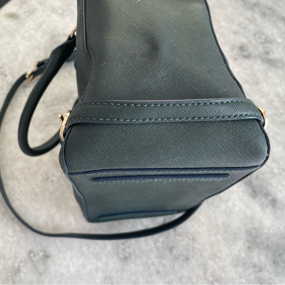 Tory Burch Saffiano Robinson Small Multi Tote - Picture 11 of 16